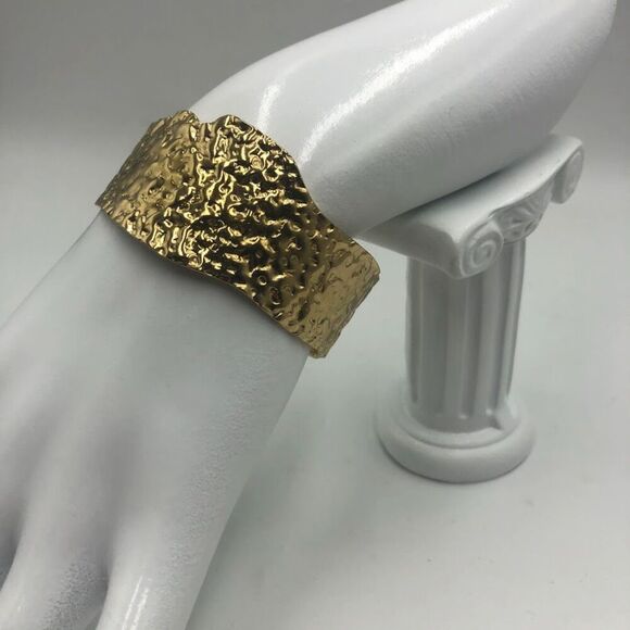18K Gold Plated Women's Cuff Bracelet Modern Textured Look Hypoallergenic - Picture 4 of 12